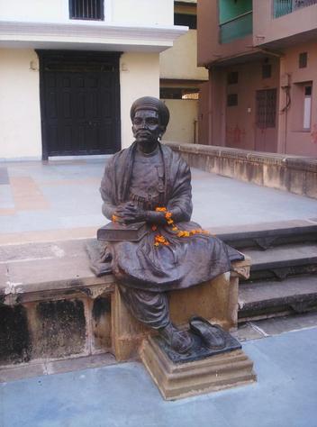 Statue of Kavi Dalpatram